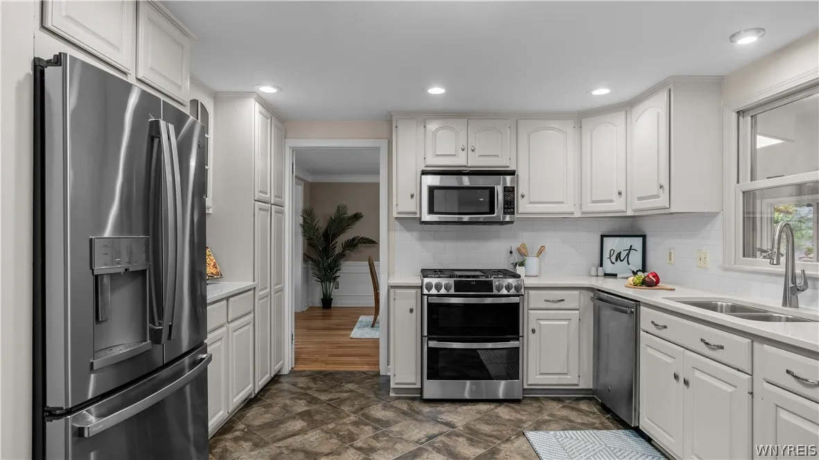 6 Stonehenge Court, Orchard Park, New York 14127, Orchard Park, New York 14127, 4 Bedrooms Bedrooms, 9 Rooms Rooms,2 BathroomsBathrooms,Residential,For Sale,6 Stonehenge Court, Orchard Park, New York 14127,0,B1690101