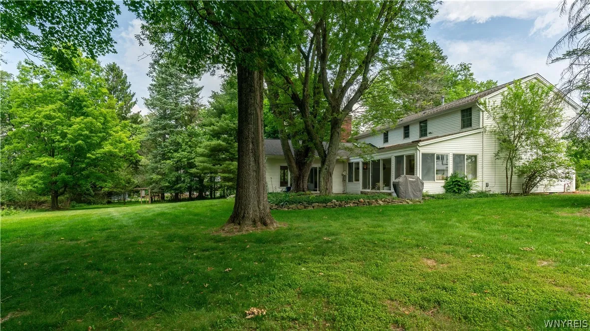 6 Stonehenge Court, Orchard Park, New York 14127, Orchard Park, New York 14127, 4 Bedrooms Bedrooms, 9 Rooms Rooms,2 BathroomsBathrooms,Residential,For Sale,6 Stonehenge Court, Orchard Park, New York 14127,0,B1690101