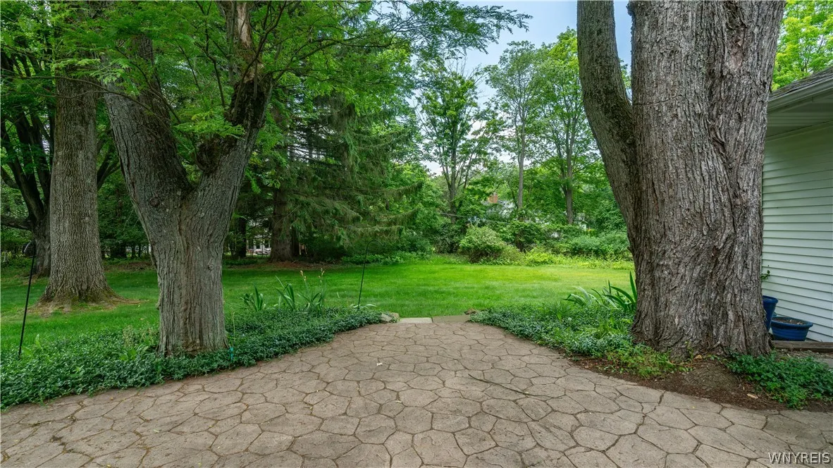 6 Stonehenge Court, Orchard Park, New York 14127, Orchard Park, New York 14127, 4 Bedrooms Bedrooms, 9 Rooms Rooms,2 BathroomsBathrooms,Residential,For Sale,6 Stonehenge Court, Orchard Park, New York 14127,0,B1690101