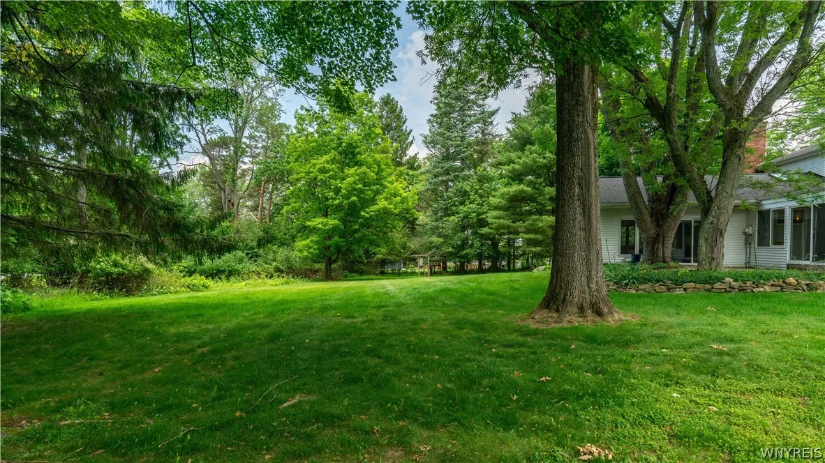 6 Stonehenge Court, Orchard Park, New York 14127, Orchard Park, New York 14127, 4 Bedrooms Bedrooms, 9 Rooms Rooms,2 BathroomsBathrooms,Residential,For Sale,6 Stonehenge Court, Orchard Park, New York 14127,0,B1690101