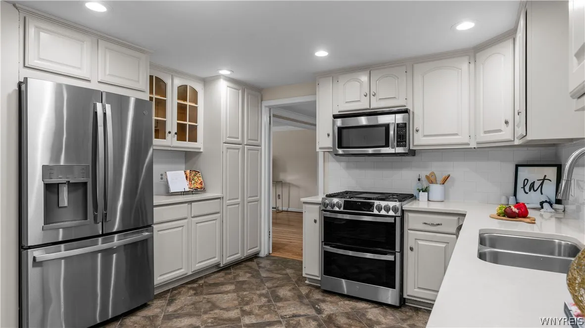 6 Stonehenge Court, Orchard Park, New York 14127, Orchard Park, New York 14127, 4 Bedrooms Bedrooms, 9 Rooms Rooms,2 BathroomsBathrooms,Residential,For Sale,6 Stonehenge Court, Orchard Park, New York 14127,0,B1690101
