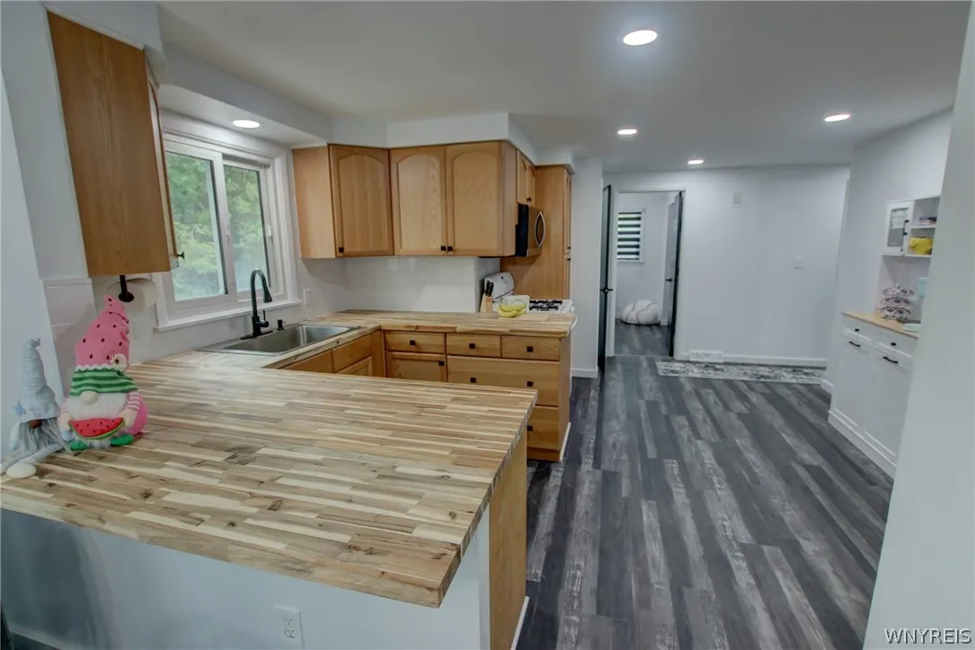 5365 Lake Avenue, Orchard Park, New York 14127, Orchard Park, New York 14127, 3 Bedrooms Bedrooms, 7 Rooms Rooms,1 BathroomBathrooms,Residential,For Sale,5365 Lake Avenue, Orchard Park, New York 14127,0,B1690182