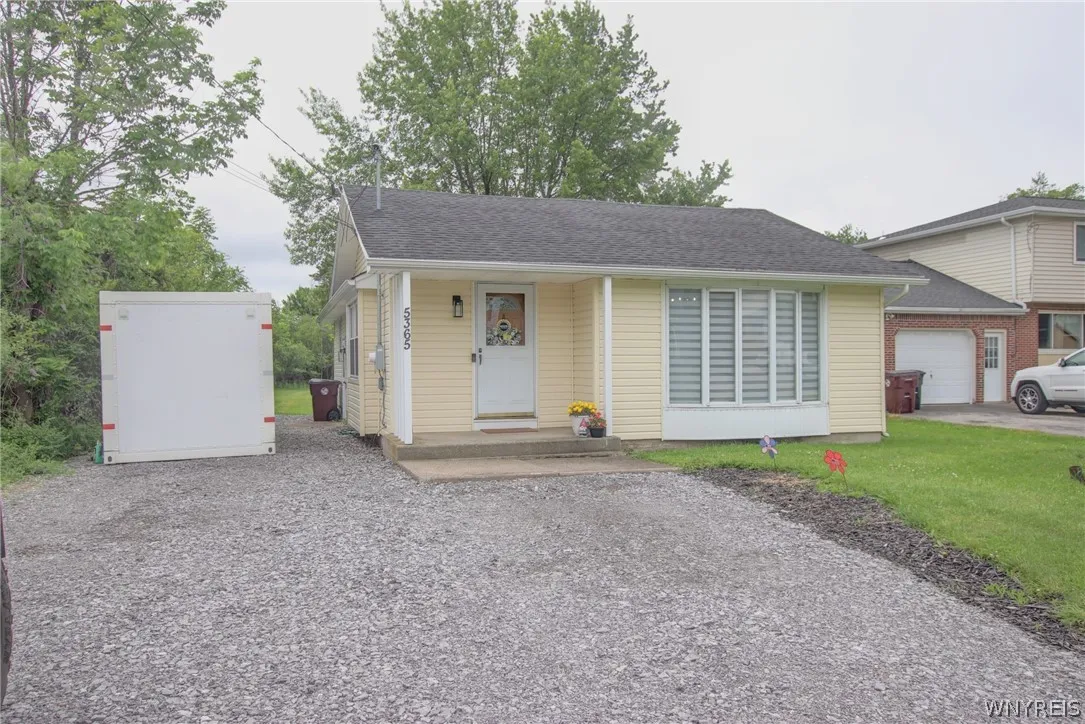 5365 Lake Avenue, Orchard Park, New York 14127, Orchard Park, New York 14127, 3 Bedrooms Bedrooms, 7 Rooms Rooms,1 BathroomBathrooms,Residential,For Sale,5365 Lake Avenue, Orchard Park, New York 14127,0,B1690182