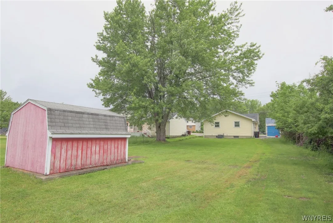 5365 Lake Avenue, Orchard Park, New York 14127, Orchard Park, New York 14127, 3 Bedrooms Bedrooms, 7 Rooms Rooms,1 BathroomBathrooms,Residential,For Sale,5365 Lake Avenue, Orchard Park, New York 14127,0,B1690182