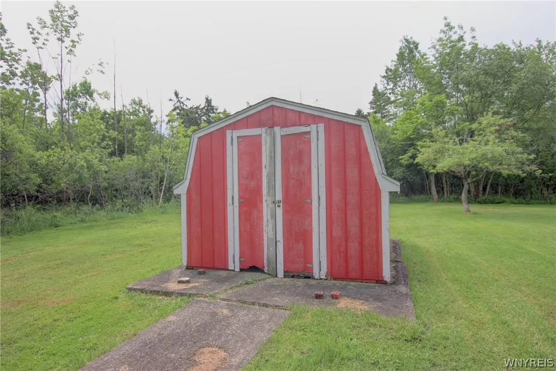 5365 Lake Avenue, Orchard Park, New York 14127, Orchard Park, New York 14127, 3 Bedrooms Bedrooms, 7 Rooms Rooms,1 BathroomBathrooms,Residential,For Sale,5365 Lake Avenue, Orchard Park, New York 14127,0,B1690182