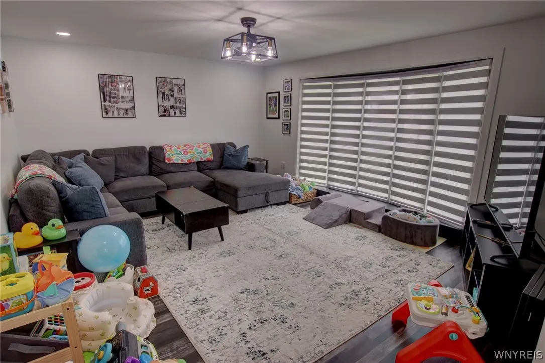 5365 Lake Avenue, Orchard Park, New York 14127, Orchard Park, New York 14127, 3 Bedrooms Bedrooms, 7 Rooms Rooms,1 BathroomBathrooms,Residential,For Sale,5365 Lake Avenue, Orchard Park, New York 14127,0,B1690182