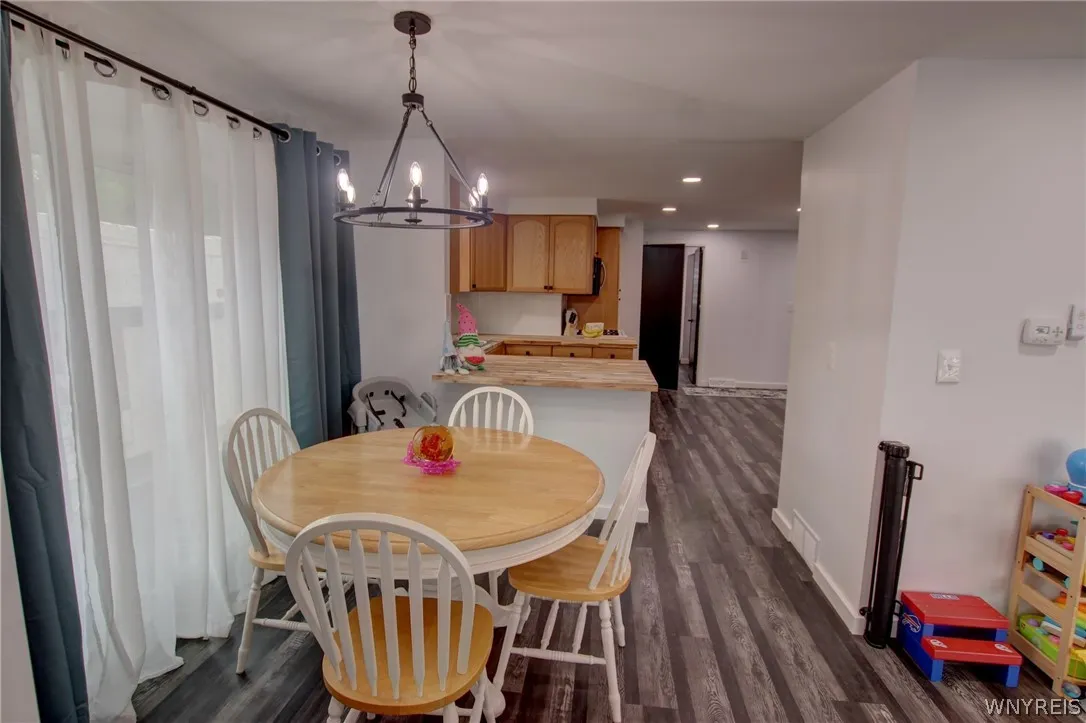 5365 Lake Avenue, Orchard Park, New York 14127, Orchard Park, New York 14127, 3 Bedrooms Bedrooms, 7 Rooms Rooms,1 BathroomBathrooms,Residential,For Sale,5365 Lake Avenue, Orchard Park, New York 14127,0,B1690182