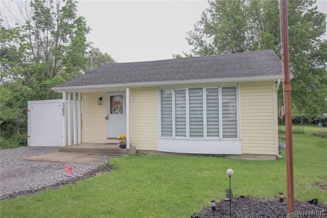 5365 Lake Avenue, Orchard Park, New York 14127, Orchard Park, New York 14127, 3 Bedrooms Bedrooms, 7 Rooms Rooms,1 BathroomBathrooms,Residential,For Sale,5365 Lake Avenue, Orchard Park, New York 14127,0,B1690182