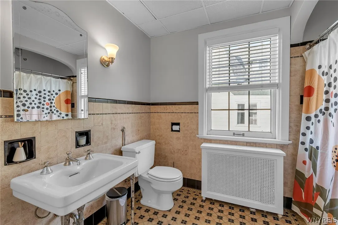 2740 Main Street, Buffalo, New York 14214, Buffalo, New York 14214, 3 Bedrooms Bedrooms, 16 Rooms Rooms,2 BathroomsBathrooms,Residential,For Sale,2740 Main Street, Buffalo, New York 14214,0,B1689229