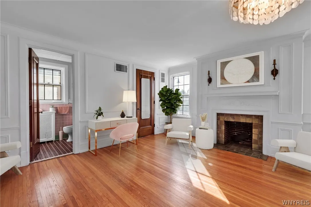Photo with Virtual Staging