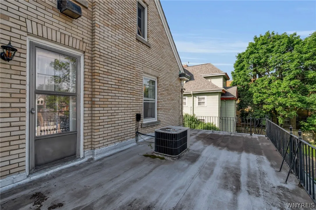2740 Main Street, Buffalo, New York 14214, Buffalo, New York 14214, 3 Bedrooms Bedrooms, 16 Rooms Rooms,2 BathroomsBathrooms,Residential,For Sale,2740 Main Street, Buffalo, New York 14214,0,B1689229