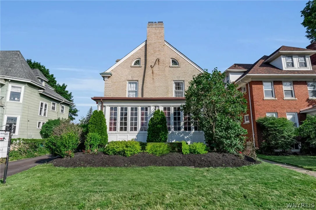 2740 Main Street, Buffalo, New York 14214, Buffalo, New York 14214, 3 Bedrooms Bedrooms, 16 Rooms Rooms,2 BathroomsBathrooms,Residential,For Sale,2740 Main Street, Buffalo, New York 14214,0,B1689229
