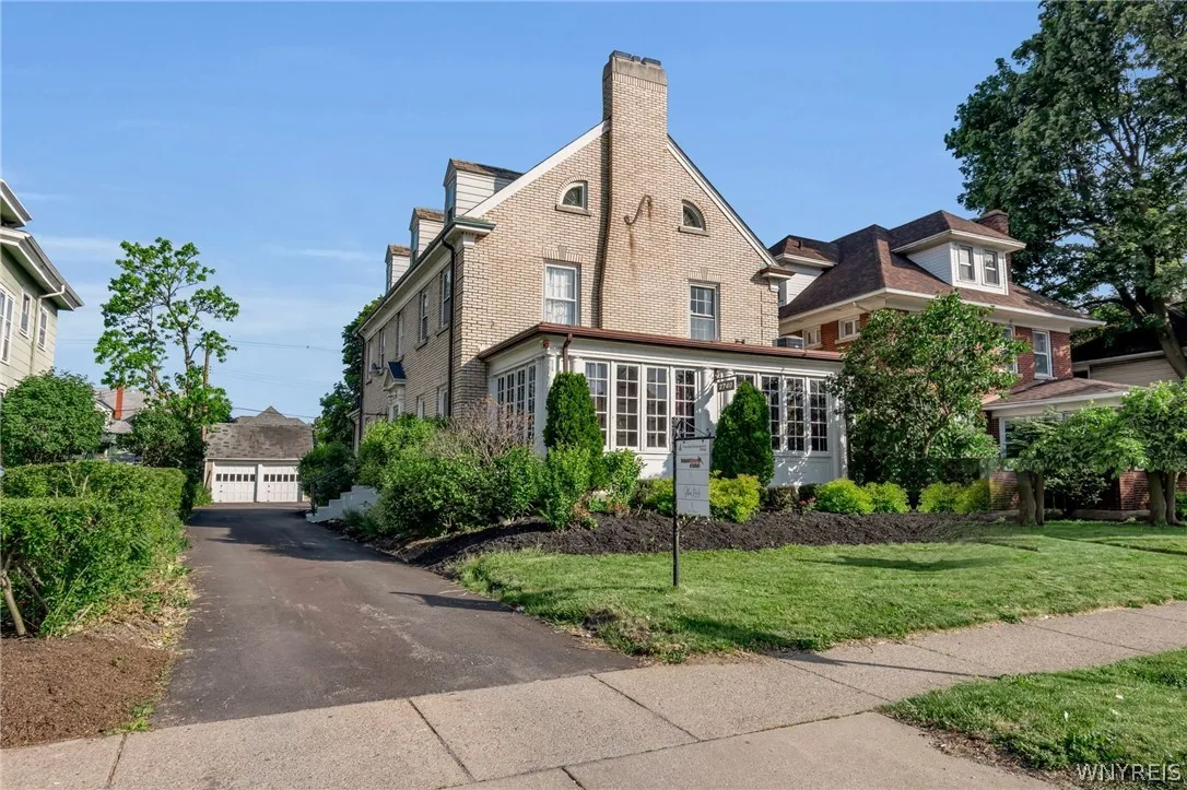 2740 Main Street, Buffalo, New York 14214, Buffalo, New York 14214, 3 Bedrooms Bedrooms, 16 Rooms Rooms,2 BathroomsBathrooms,Residential,For Sale,2740 Main Street, Buffalo, New York 14214,0,B1689229