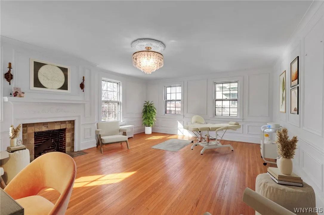 Photo with Virtual Staging