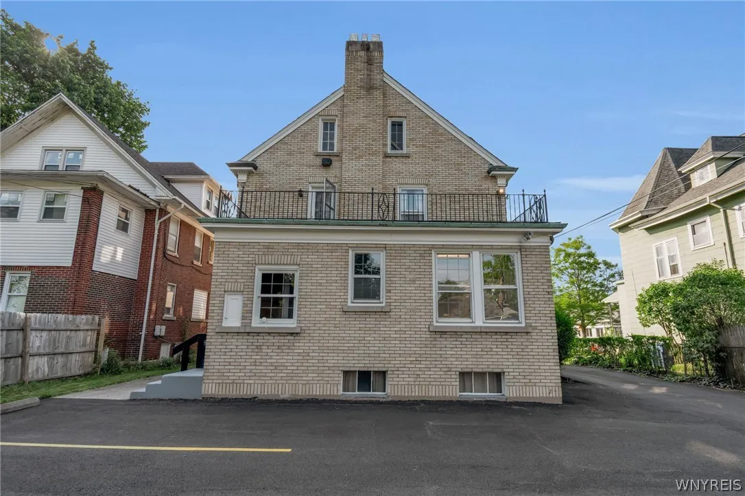 2740 Main Street, Buffalo, New York 14214, Buffalo, New York 14214, 3 Bedrooms Bedrooms, 16 Rooms Rooms,2 BathroomsBathrooms,Residential,For Sale,2740 Main Street, Buffalo, New York 14214,0,B1689229