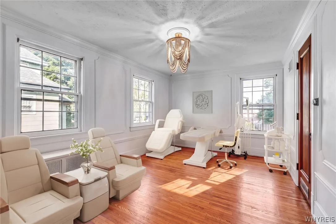Photo with Virtual Staging