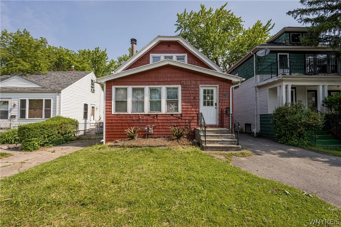 223 Merrimac Street, Buffalo, New York 14214, Buffalo, New York 14214, 5 Bedrooms Bedrooms, 8 Rooms Rooms,2 BathroomsBathrooms,Residential,For Sale,223 Merrimac Street, Buffalo, New York 14214,0,B1689249