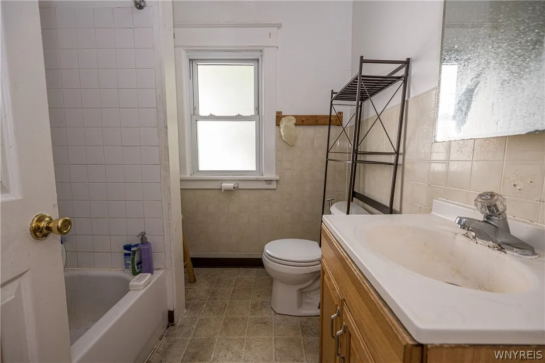 223 Merrimac Street, Buffalo, New York 14214, Buffalo, New York 14214, 5 Bedrooms Bedrooms, 8 Rooms Rooms,2 BathroomsBathrooms,Residential,For Sale,223 Merrimac Street, Buffalo, New York 14214,0,B1689249