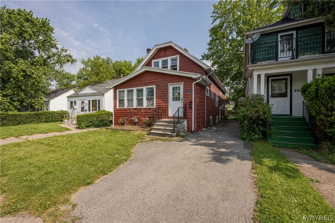 223 Merrimac Street, Buffalo, New York 14214, Buffalo, New York 14214, 5 Bedrooms Bedrooms, 8 Rooms Rooms,2 BathroomsBathrooms,Residential,For Sale,223 Merrimac Street, Buffalo, New York 14214,0,B1689249
