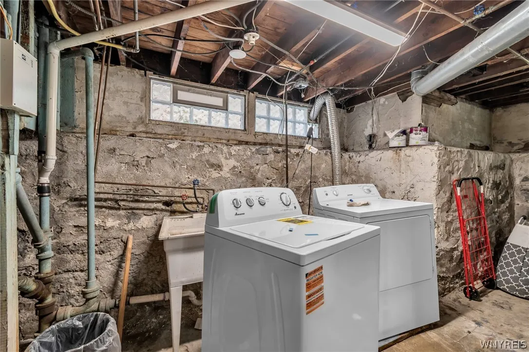 44 West Winspear Avenue S, Buffalo, New York 14214, Buffalo, New York 14214, 6 Bedrooms Bedrooms, 12 Rooms Rooms,3 BathroomsBathrooms,Residential,For Sale,44 West Winspear Avenue S, Buffalo, New York 14214,0,B1685015