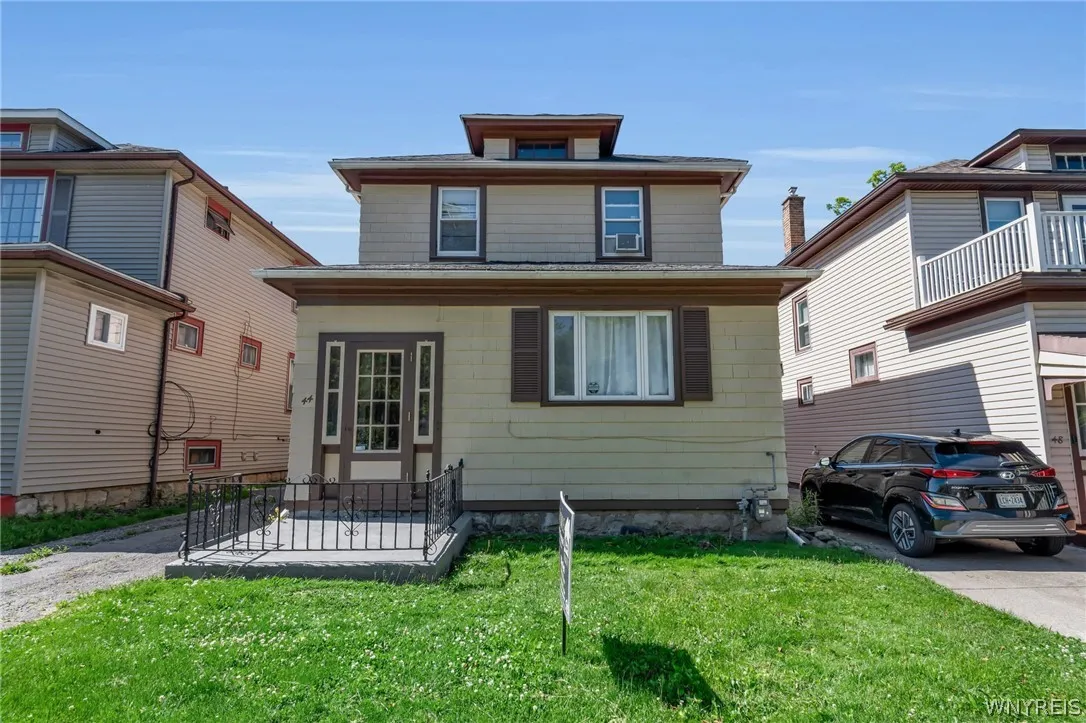44 West Winspear Avenue S, Buffalo, New York 14214, Buffalo, New York 14214, 6 Bedrooms Bedrooms, 12 Rooms Rooms,3 BathroomsBathrooms,Residential,For Sale,44 West Winspear Avenue S, Buffalo, New York 14214,0,B1685015