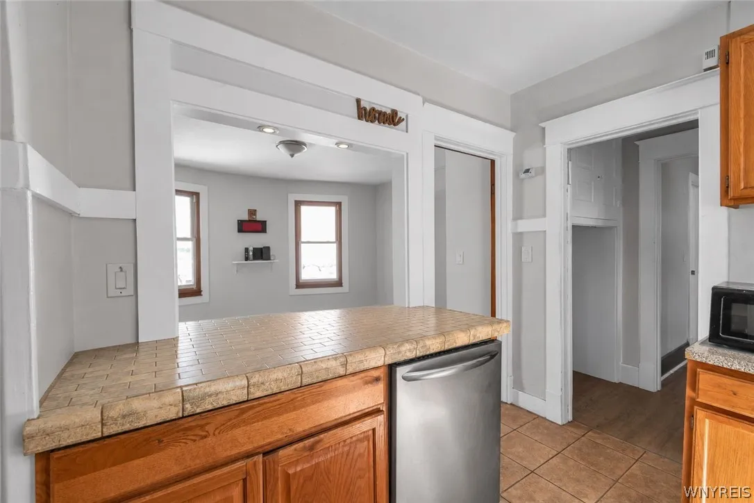 44 West Winspear Avenue S, Buffalo, New York 14214, Buffalo, New York 14214, 6 Bedrooms Bedrooms, 12 Rooms Rooms,3 BathroomsBathrooms,Residential,For Sale,44 West Winspear Avenue S, Buffalo, New York 14214,0,B1685015