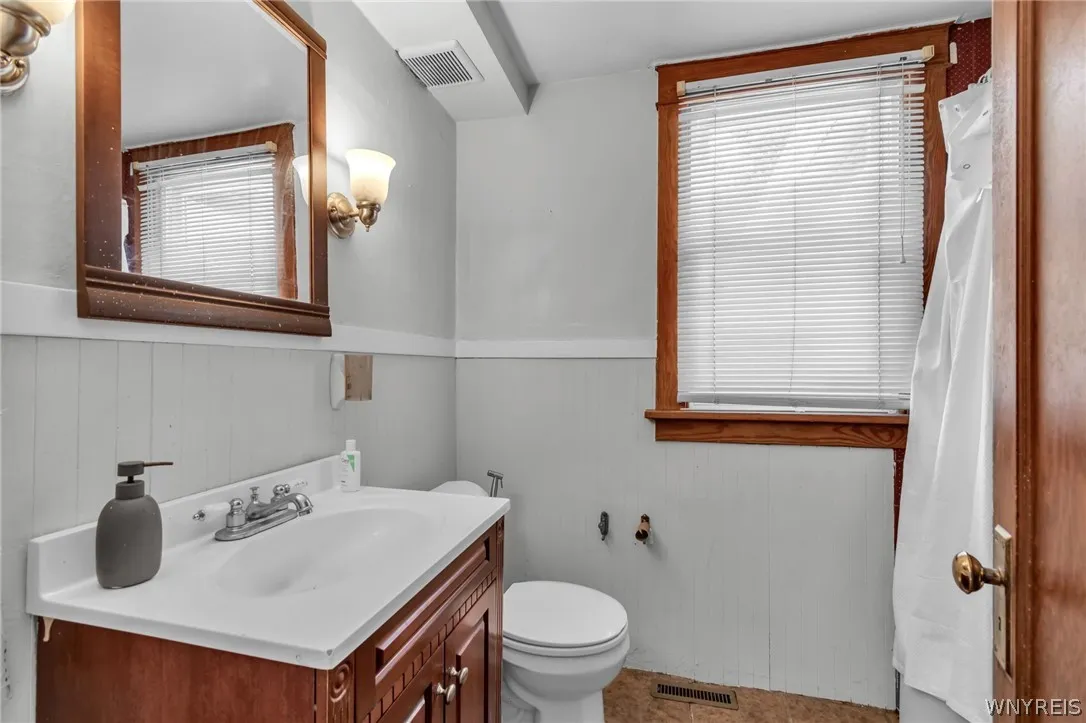 44 West Winspear Avenue S, Buffalo, New York 14214, Buffalo, New York 14214, 6 Bedrooms Bedrooms, 12 Rooms Rooms,3 BathroomsBathrooms,Residential,For Sale,44 West Winspear Avenue S, Buffalo, New York 14214,0,B1685015