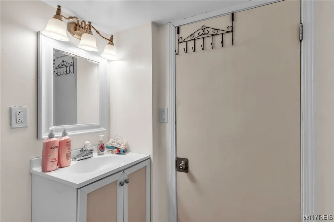 44 West Winspear Avenue S, Buffalo, New York 14214, Buffalo, New York 14214, 6 Bedrooms Bedrooms, 12 Rooms Rooms,3 BathroomsBathrooms,Residential,For Sale,44 West Winspear Avenue S, Buffalo, New York 14214,0,B1685015
