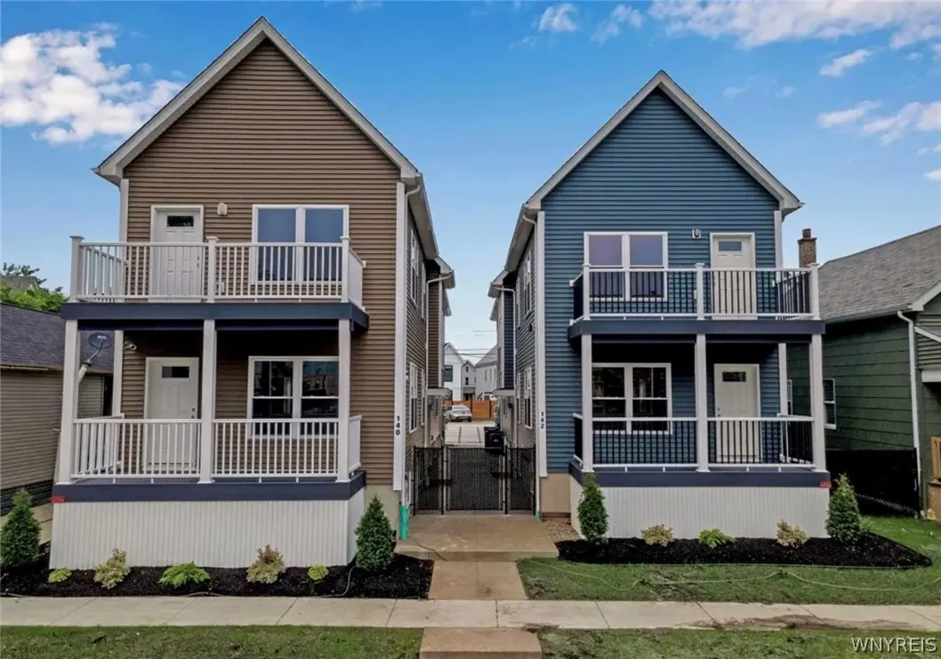 140 Seymour Street First Floor, Buffalo, New York, Buffalo, New York 14210, 2 Bedrooms Bedrooms, 3 Rooms Rooms,1 BathroomBathrooms,Residential Lease,Closed,140 Seymour Street First Floor, Buffalo, New York ,0,B1690037