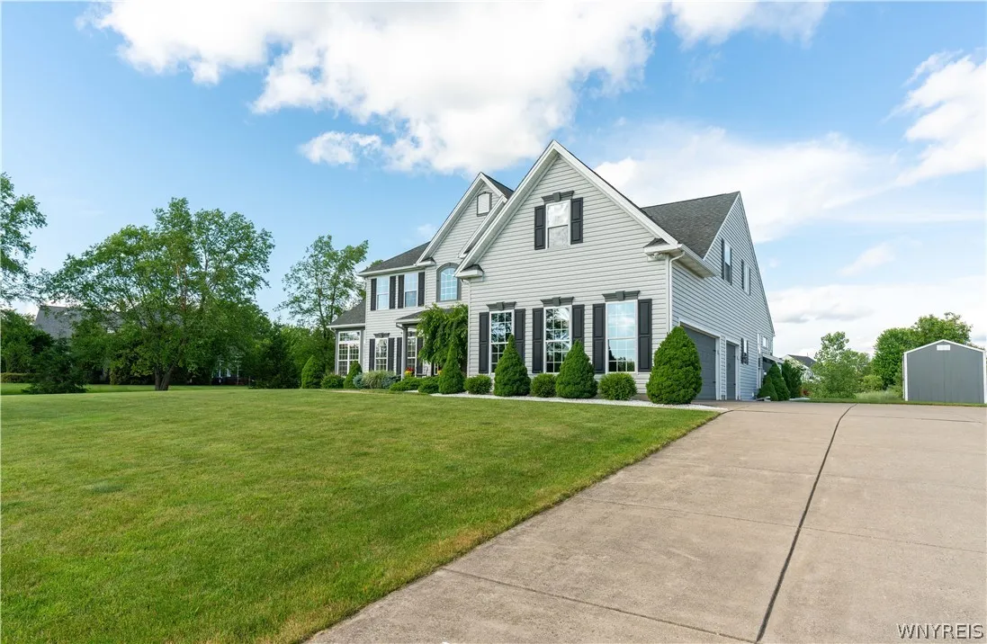 17 Graystone Lane, Orchard Park, New York 14127, Orchard Park, New York 14127, 4 Bedrooms Bedrooms, 12 Rooms Rooms,2 BathroomsBathrooms,Residential,For Sale,17 Graystone Lane, Orchard Park, New York 14127,0,B1691246
