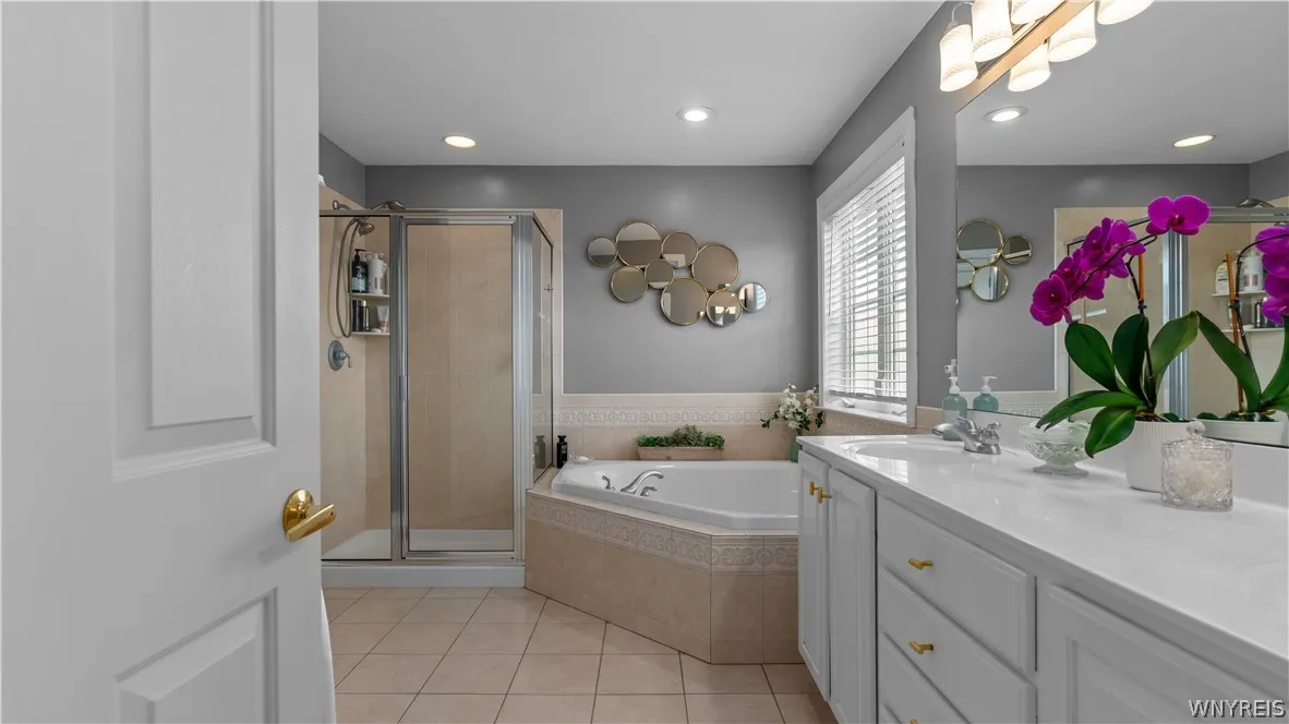 17 Graystone Lane, Orchard Park, New York 14127, Orchard Park, New York 14127, 4 Bedrooms Bedrooms, 12 Rooms Rooms,2 BathroomsBathrooms,Residential,For Sale,17 Graystone Lane, Orchard Park, New York 14127,0,B1691246