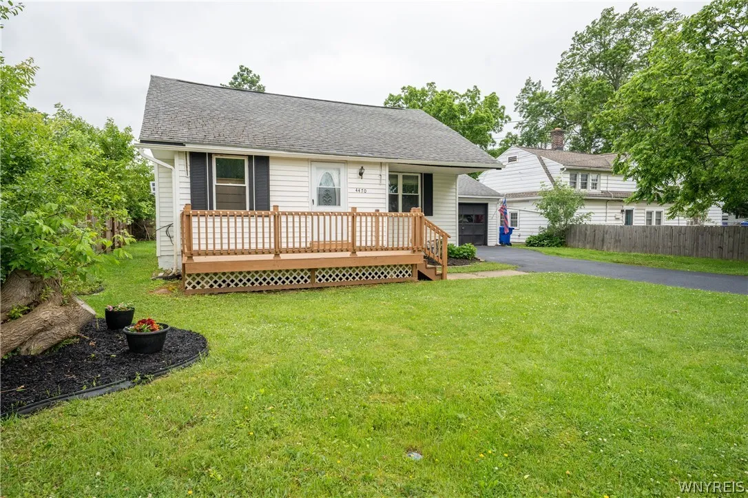 4470 Stratford, Hamburg, New York 14075, Hamburg, New York 14075, 2 Bedrooms Bedrooms, 8 Rooms Rooms,1 BathroomBathrooms,Residential,For Sale,4470 Stratford, Hamburg, New York 14075,0,B1689756