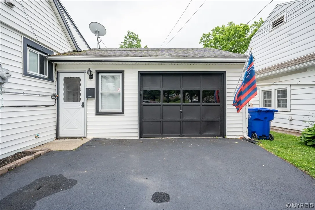 4470 Stratford, Hamburg, New York 14075, Hamburg, New York 14075, 2 Bedrooms Bedrooms, 8 Rooms Rooms,1 BathroomBathrooms,Residential,For Sale,4470 Stratford, Hamburg, New York 14075,0,B1689756