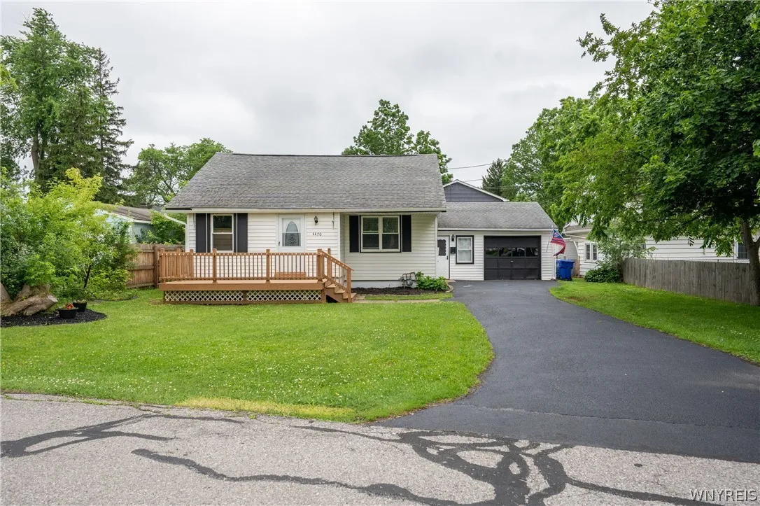 4470 Stratford, Hamburg, New York 14075, Hamburg, New York 14075, 2 Bedrooms Bedrooms, 8 Rooms Rooms,1 BathroomBathrooms,Residential,For Sale,4470 Stratford, Hamburg, New York 14075,0,B1689756
