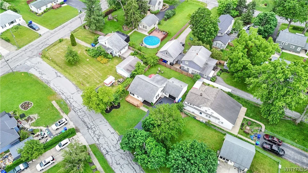 4470 Stratford, Hamburg, New York 14075, Hamburg, New York 14075, 2 Bedrooms Bedrooms, 8 Rooms Rooms,1 BathroomBathrooms,Residential,For Sale,4470 Stratford, Hamburg, New York 14075,0,B1689756