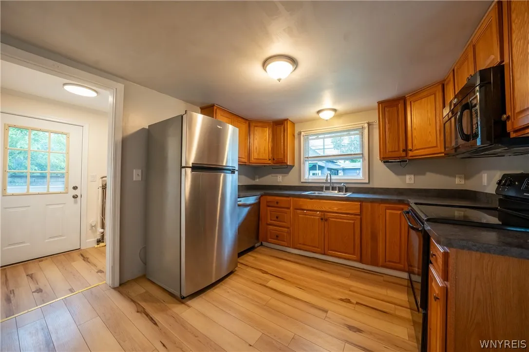 4470 Stratford, Hamburg, New York 14075, Hamburg, New York 14075, 2 Bedrooms Bedrooms, 8 Rooms Rooms,1 BathroomBathrooms,Residential,For Sale,4470 Stratford, Hamburg, New York 14075,0,B1689756