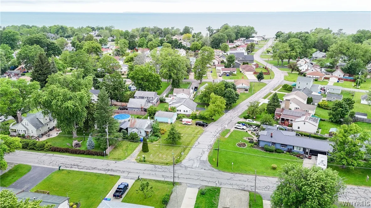 4470 Stratford, Hamburg, New York 14075, Hamburg, New York 14075, 2 Bedrooms Bedrooms, 8 Rooms Rooms,1 BathroomBathrooms,Residential,For Sale,4470 Stratford, Hamburg, New York 14075,0,B1689756