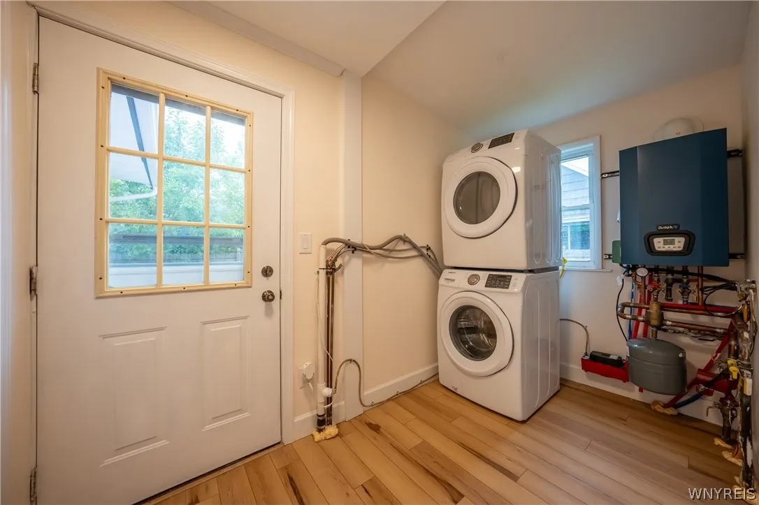 4470 Stratford, Hamburg, New York 14075, Hamburg, New York 14075, 2 Bedrooms Bedrooms, 8 Rooms Rooms,1 BathroomBathrooms,Residential,For Sale,4470 Stratford, Hamburg, New York 14075,0,B1689756