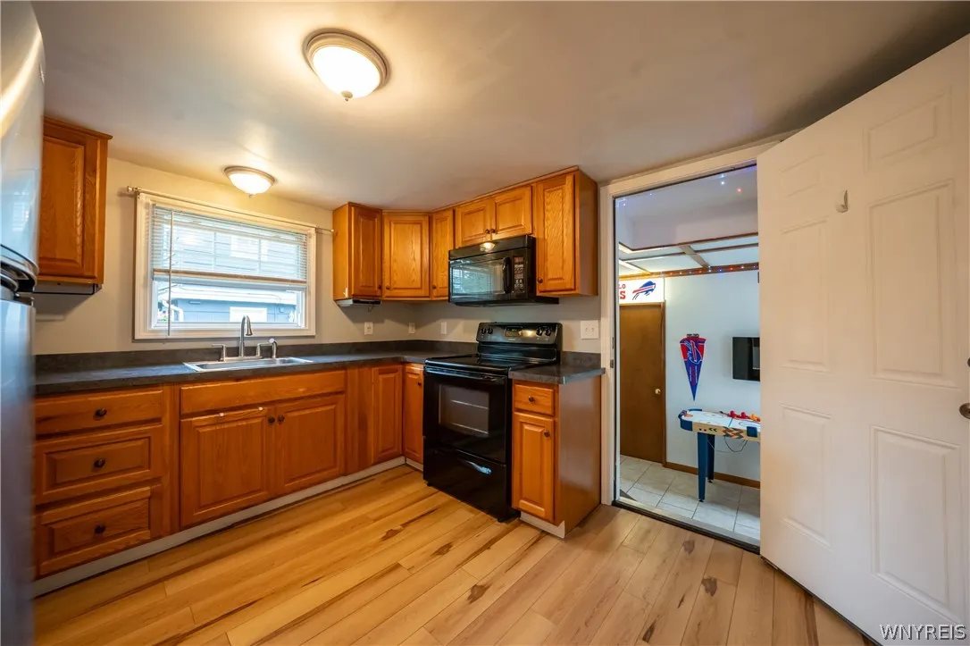 4470 Stratford, Hamburg, New York 14075, Hamburg, New York 14075, 2 Bedrooms Bedrooms, 8 Rooms Rooms,1 BathroomBathrooms,Residential,For Sale,4470 Stratford, Hamburg, New York 14075,0,B1689756