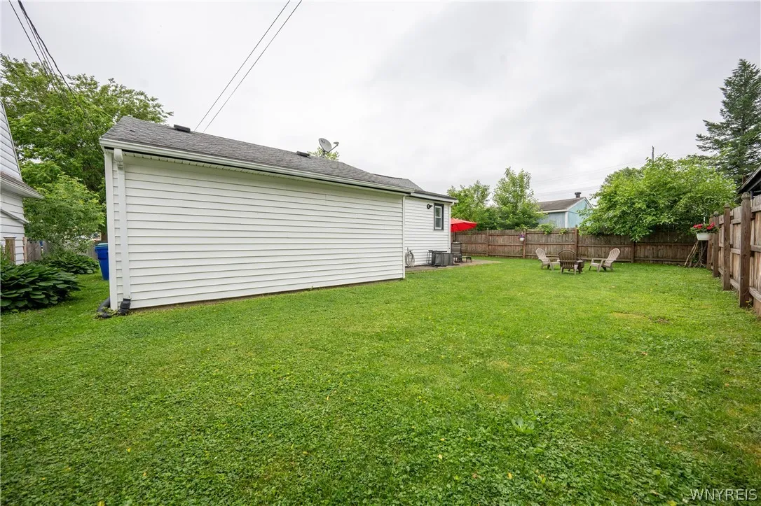 4470 Stratford, Hamburg, New York 14075, Hamburg, New York 14075, 2 Bedrooms Bedrooms, 8 Rooms Rooms,1 BathroomBathrooms,Residential,For Sale,4470 Stratford, Hamburg, New York 14075,0,B1689756