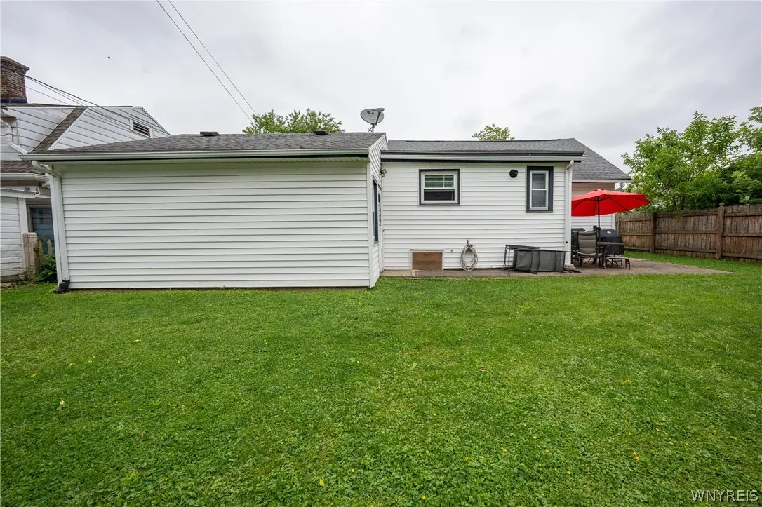 4470 Stratford, Hamburg, New York 14075, Hamburg, New York 14075, 2 Bedrooms Bedrooms, 8 Rooms Rooms,1 BathroomBathrooms,Residential,For Sale,4470 Stratford, Hamburg, New York 14075,0,B1689756