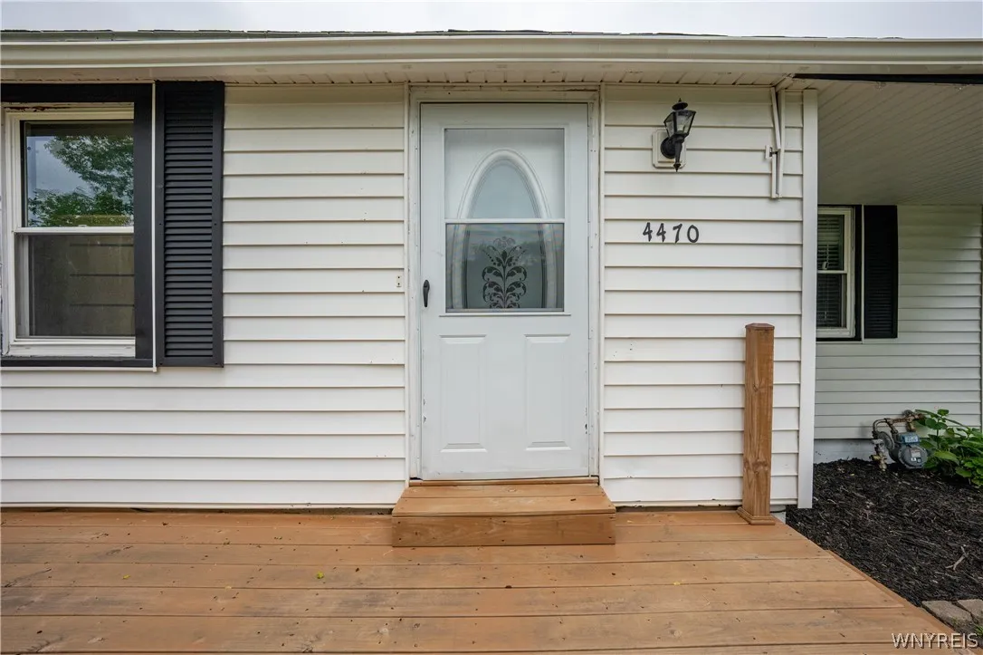 4470 Stratford, Hamburg, New York 14075, Hamburg, New York 14075, 2 Bedrooms Bedrooms, 8 Rooms Rooms,1 BathroomBathrooms,Residential,For Sale,4470 Stratford, Hamburg, New York 14075,0,B1689756