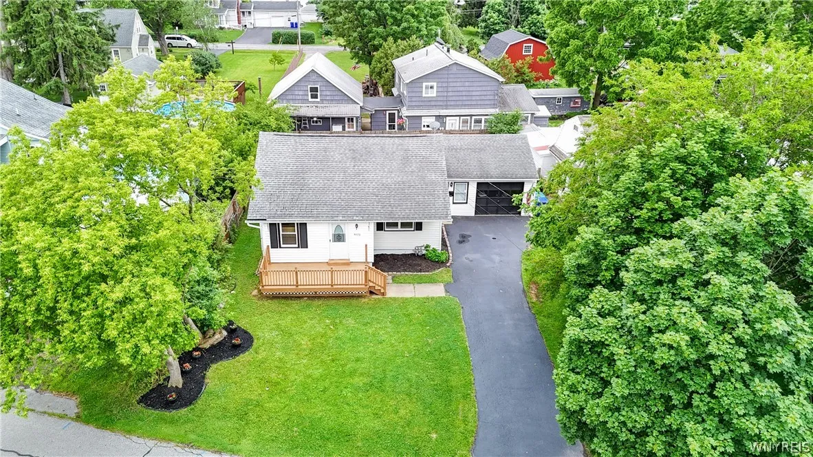 4470 Stratford, Hamburg, New York 14075, Hamburg, New York 14075, 2 Bedrooms Bedrooms, 8 Rooms Rooms,1 BathroomBathrooms,Residential,For Sale,4470 Stratford, Hamburg, New York 14075,0,B1689756