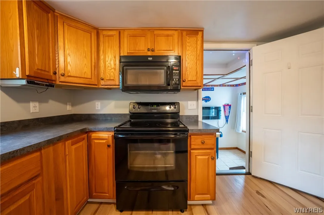 4470 Stratford, Hamburg, New York 14075, Hamburg, New York 14075, 2 Bedrooms Bedrooms, 8 Rooms Rooms,1 BathroomBathrooms,Residential,For Sale,4470 Stratford, Hamburg, New York 14075,0,B1689756