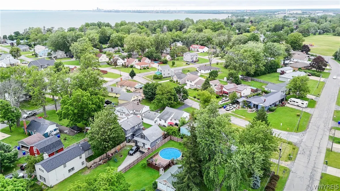4470 Stratford, Hamburg, New York 14075, Hamburg, New York 14075, 2 Bedrooms Bedrooms, 8 Rooms Rooms,1 BathroomBathrooms,Residential,For Sale,4470 Stratford, Hamburg, New York 14075,0,B1689756