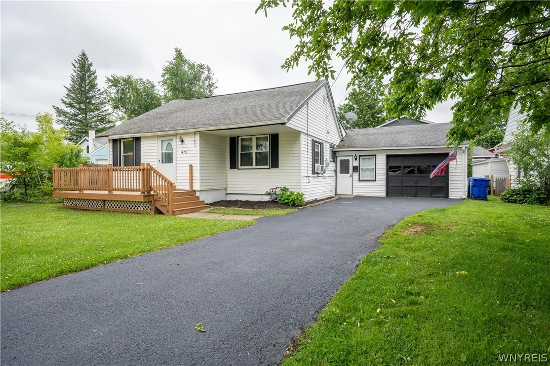 4470 Stratford, Hamburg, New York 14075, Hamburg, New York 14075, 2 Bedrooms Bedrooms, 8 Rooms Rooms,1 BathroomBathrooms,Residential,For Sale,4470 Stratford, Hamburg, New York 14075,0,B1689756