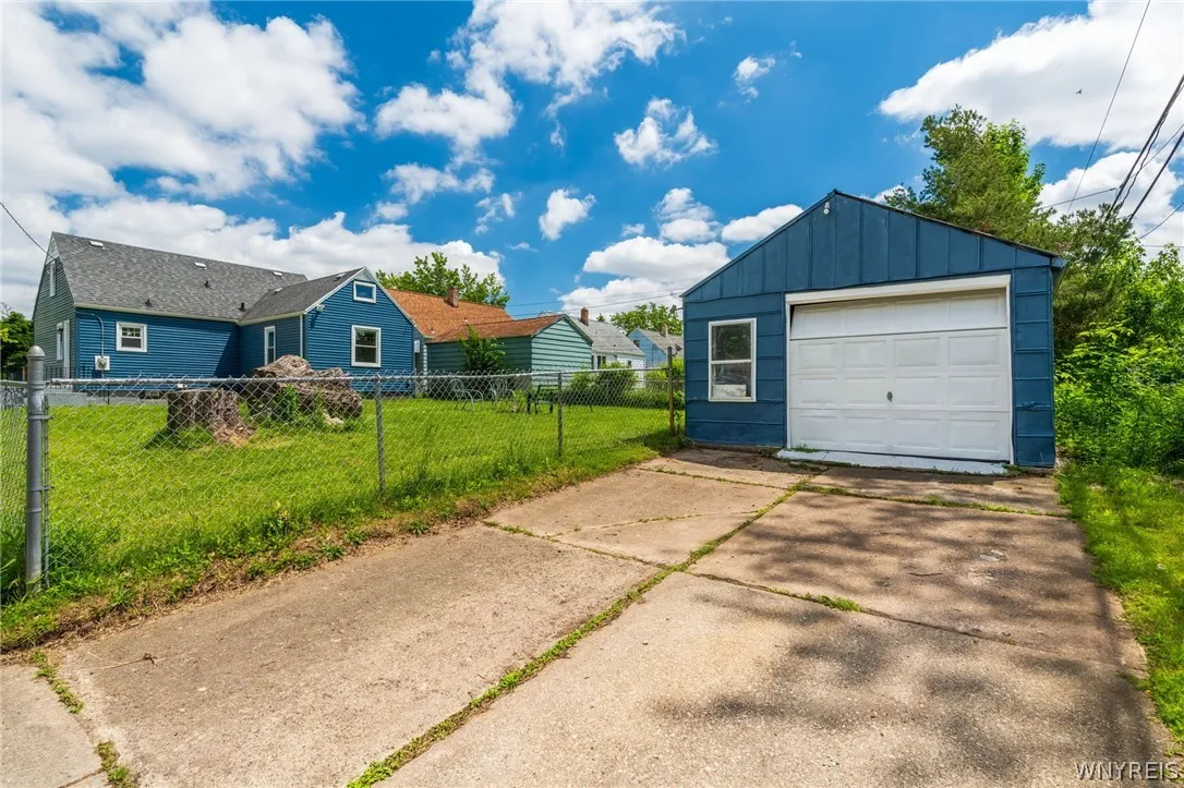 226 Parkhurst Boulevard, Tonawanda, New York 14223, Tonawanda, New York 14223, 4 Bedrooms Bedrooms, 7 Rooms Rooms,1 BathroomBathrooms,Residential,For Sale,226 Parkhurst Boulevard, Tonawanda, New York 14223,0,B1691239