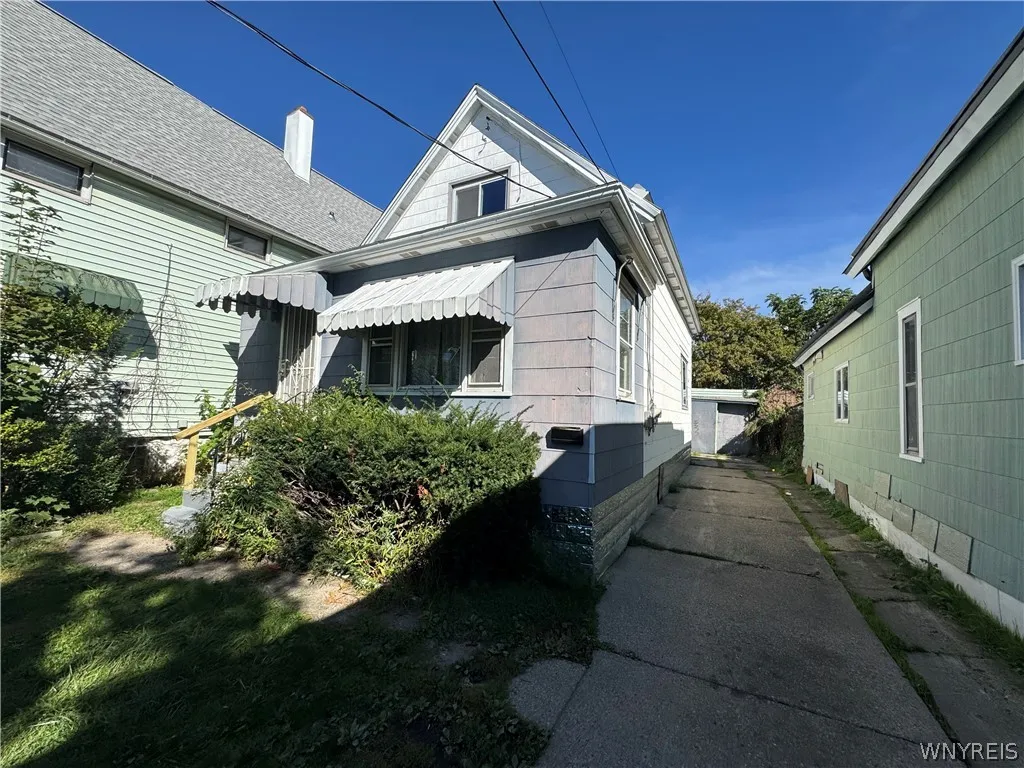 139 Weimar Street, Buffalo, New York 14206, Buffalo, New York 14206, 3 Bedrooms Bedrooms, 8 Rooms Rooms,1 BathroomBathrooms,Residential,For Sale,139 Weimar Street, Buffalo, New York 14206,0,B1691667