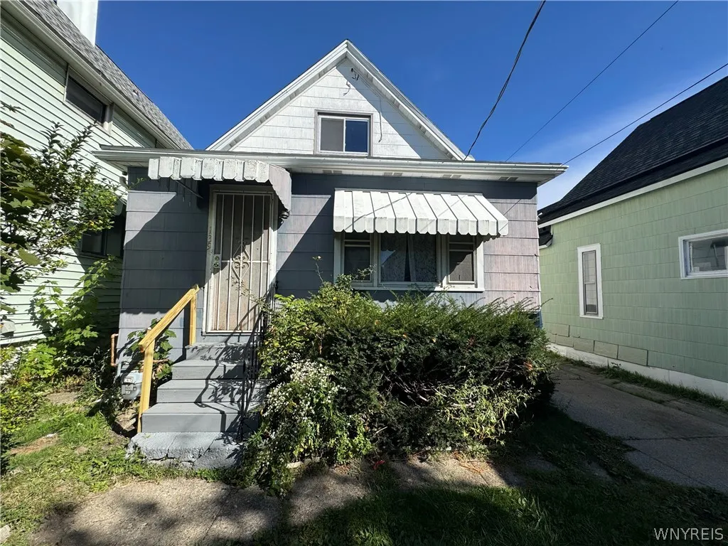 139 Weimar Street, Buffalo, New York 14206, Buffalo, New York 14206, 3 Bedrooms Bedrooms, 8 Rooms Rooms,1 BathroomBathrooms,Residential,For Sale,139 Weimar Street, Buffalo, New York 14206,0,B1691667