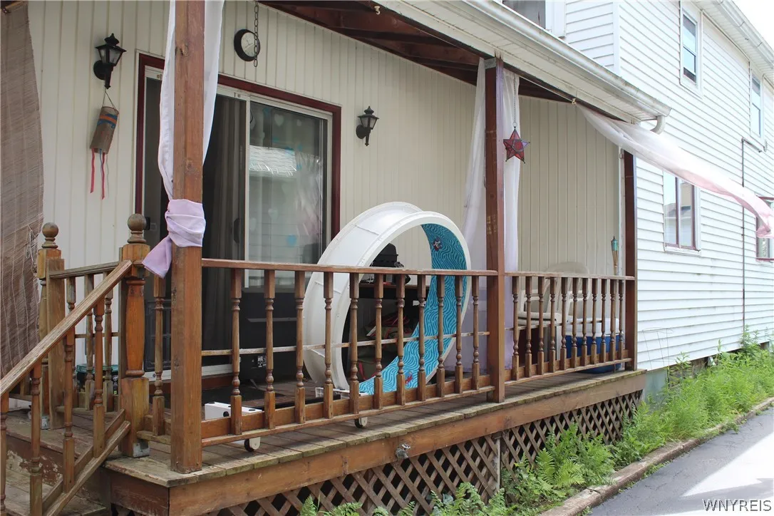 Lower side porch